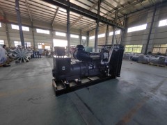 上柴動力350千瓦柴油發(fā)電機組柴油機型號SC13E550D2配套悅成無刷全銅發(fā)電機，自動自保護控制器